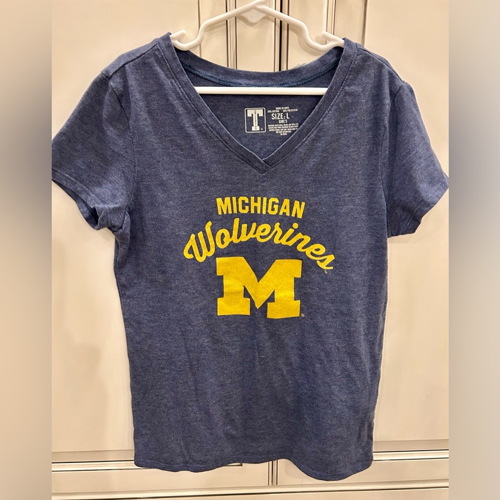 Girls Michigan Wolverines T-shirt size Large